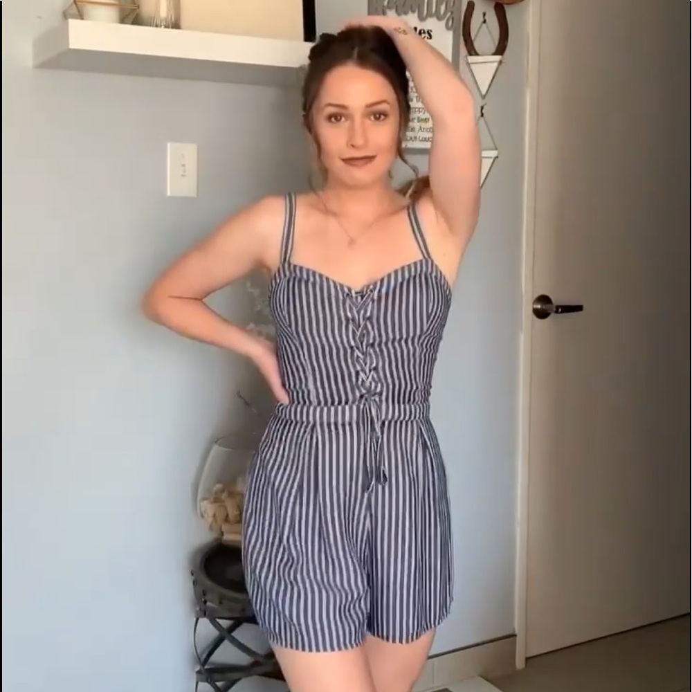 HOLLISTER • Romper - Picture 5 of 6